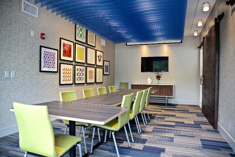 Holiday Inn Express & Suites Oswego By IHG image