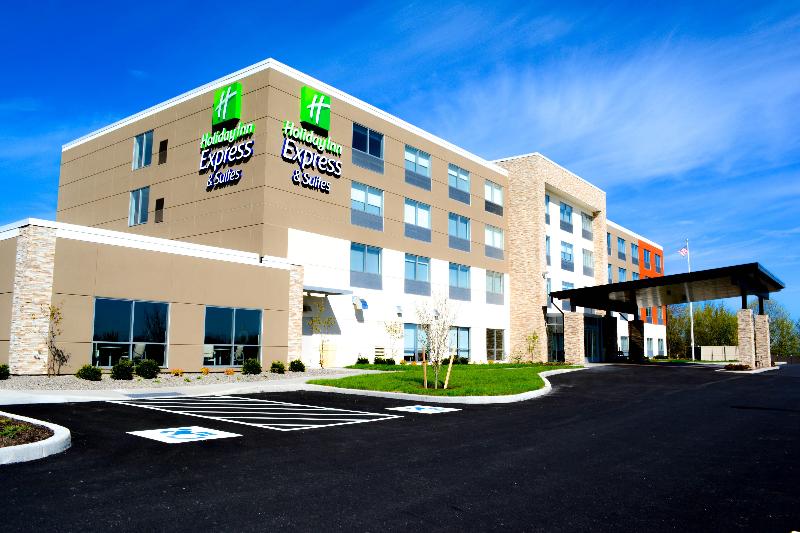 Holiday Inn Express & Suites Oswego By IHG image