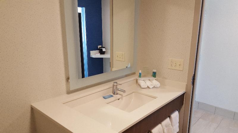 Holiday Inn Express & Suites Oswego By IHG image