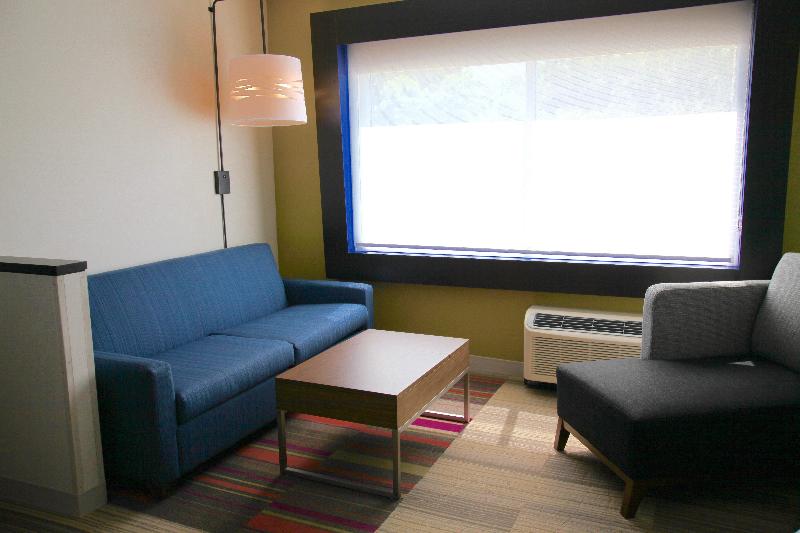 Holiday Inn Express & Suites Oswego By IHG image