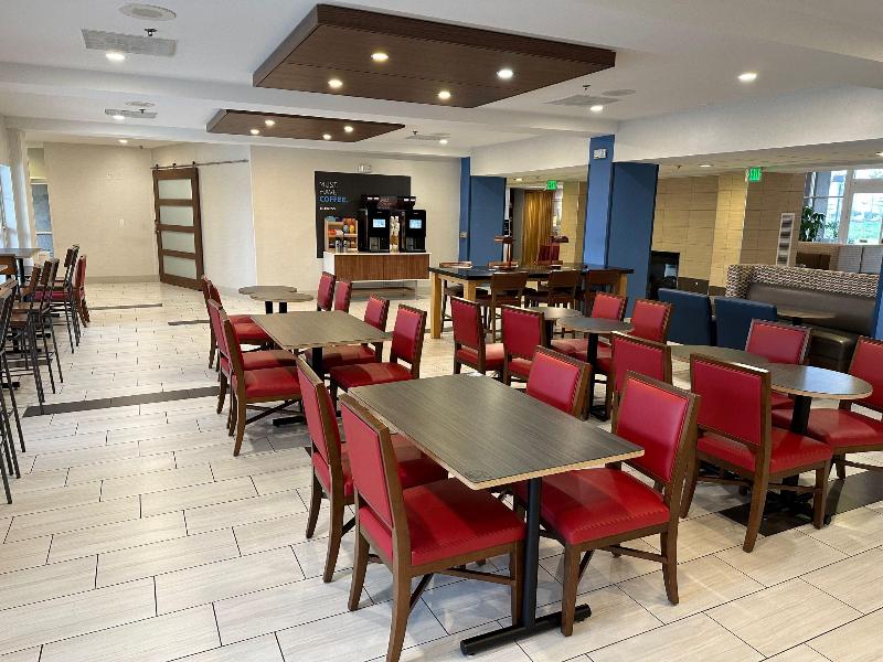 Holiday Inn Express & Suites Tracy By IHG image
