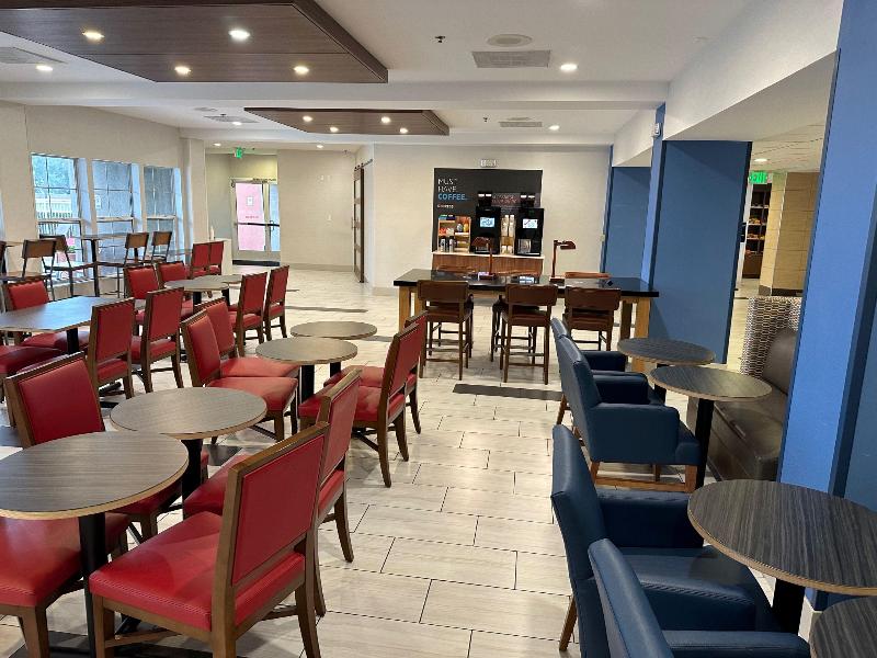 Holiday Inn Express & Suites Tracy By IHG image