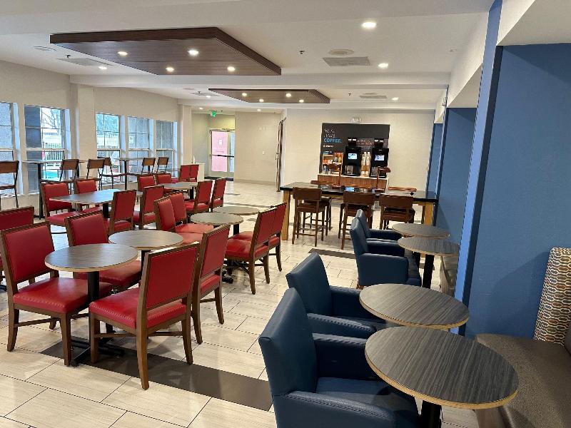 Holiday Inn Express & Suites Tracy By IHG image