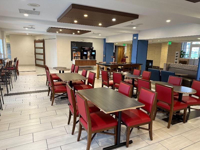 Holiday Inn Express & Suites Tracy By IHG image