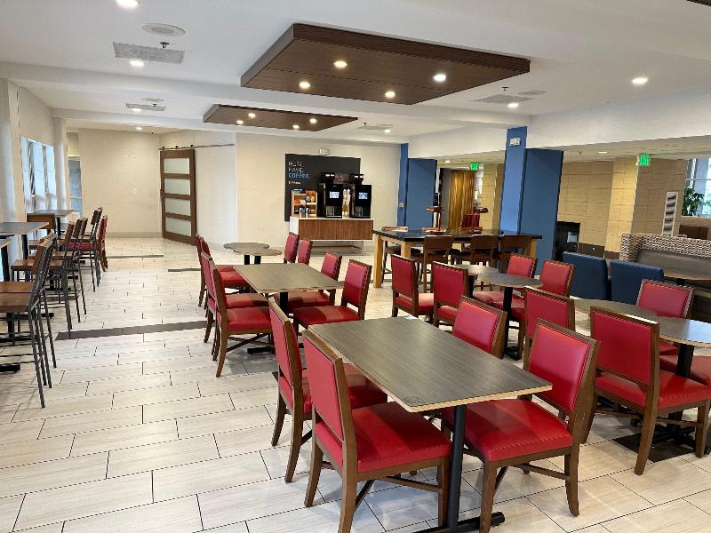 Holiday Inn Express & Suites Tracy By IHG image