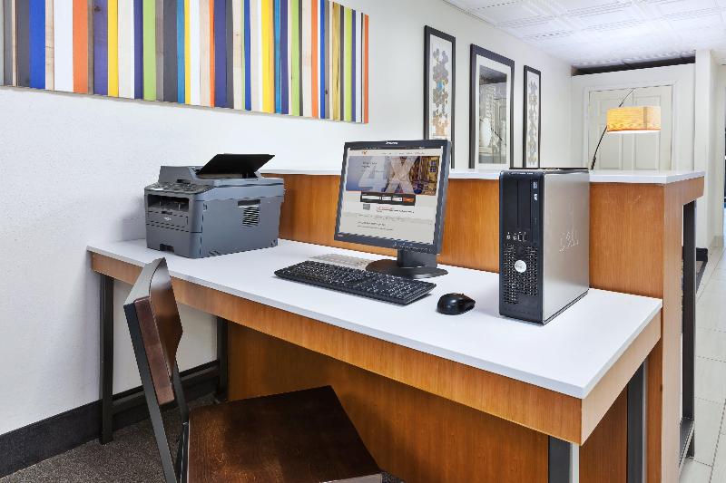 Holiday Inn Express and Suites Three Rivers image
