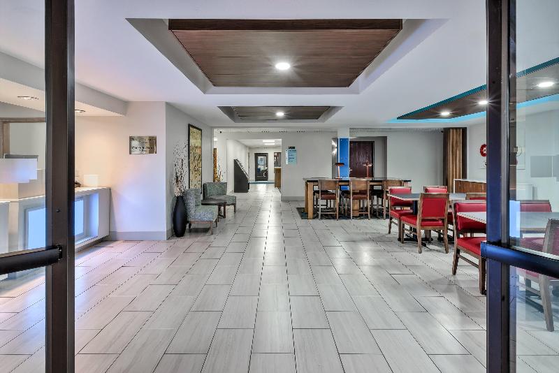 Holiday Inn Express and Suites Three Rivers image