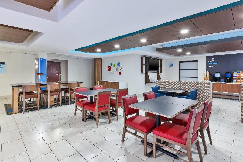 Holiday Inn Express and Suites Three Rivers image