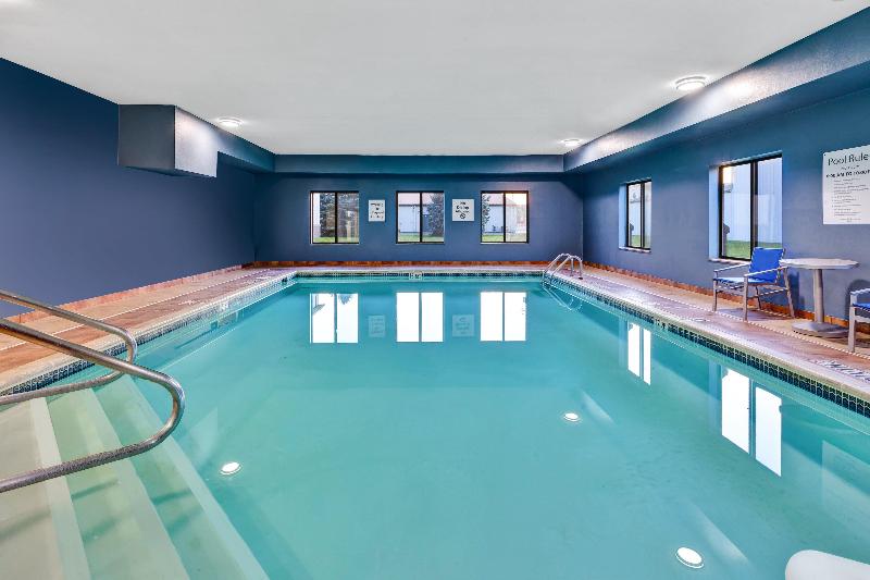 Holiday Inn Express and Suites Three Rivers image