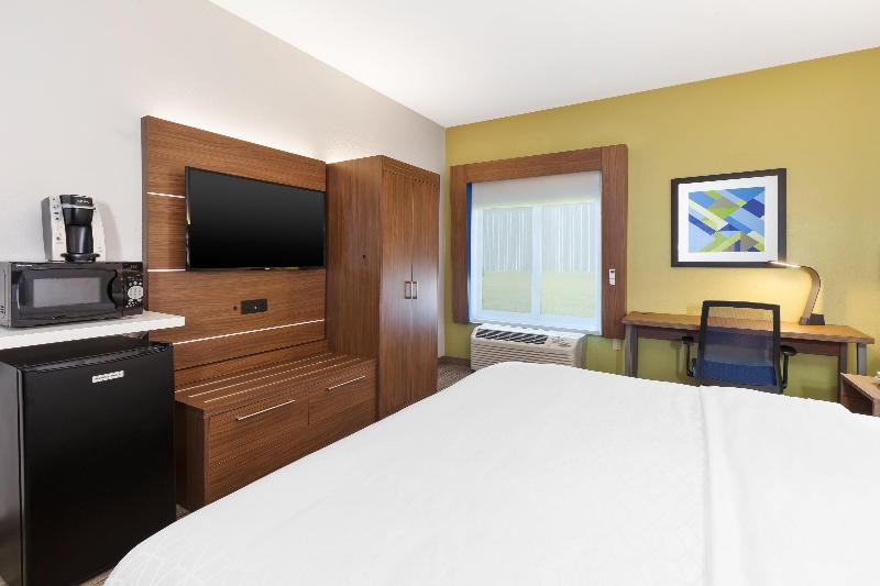 Holiday Inn Express and Suites Three Rivers photo 13