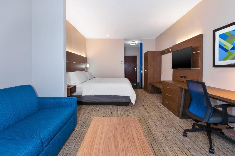 Holiday Inn Express and Suites Three Rivers image