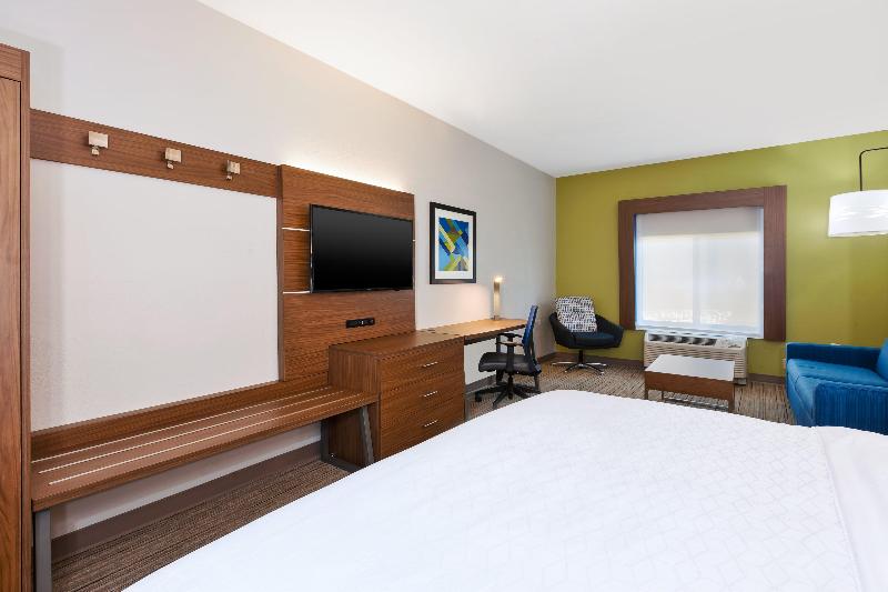 Holiday Inn Express and Suites Three Rivers image