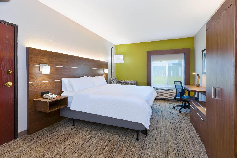 Holiday Inn Express and Suites Three Rivers image