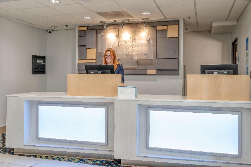 Holiday Inn Express and Suites Thornburg S. Freder