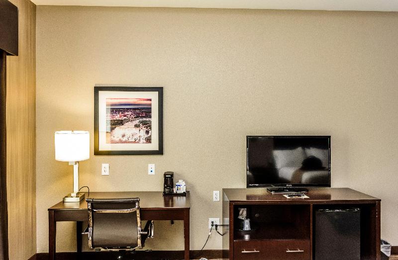 Holiday Inn Express Cheektowaga North East photo 12