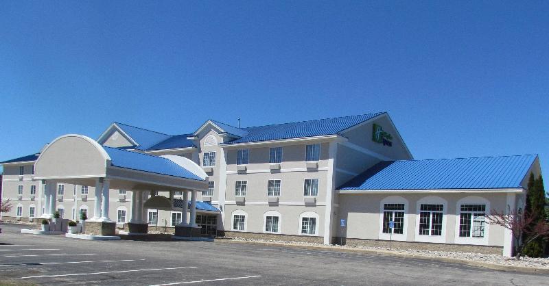 Holiday Inn Express and Suites Cadillac