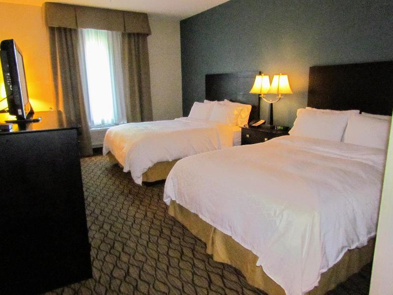 Holiday Inn Express and Suites Cadillac 5