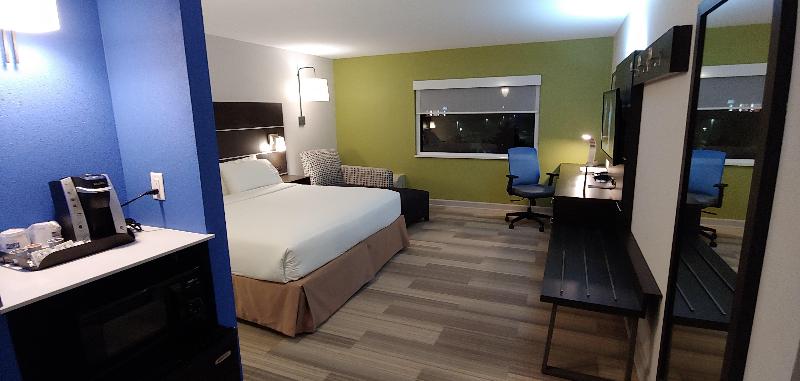 Holiday Inn Express Rolling Mdws-Schaumburg Area photo 17