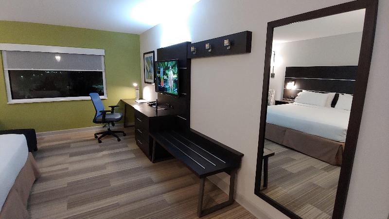 Holiday Inn Express Rolling Mdws-Schaumburg Area photo 18