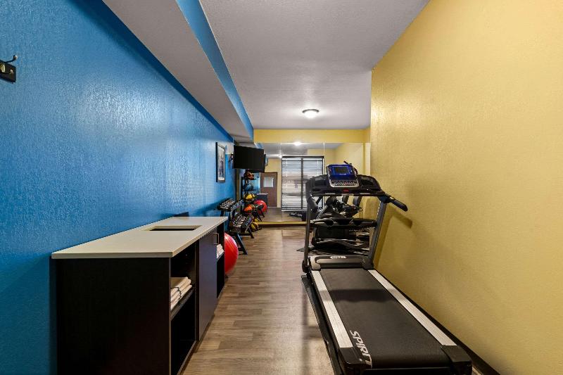 Quality Inn image 3