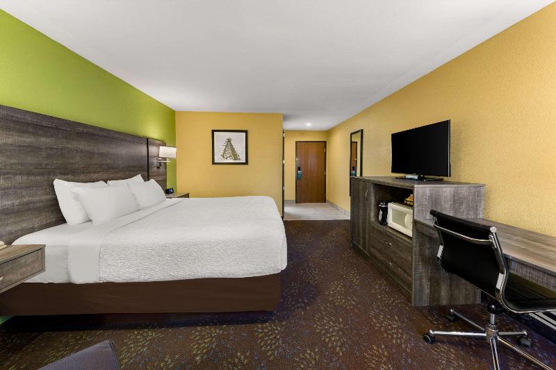 Quality Inn image