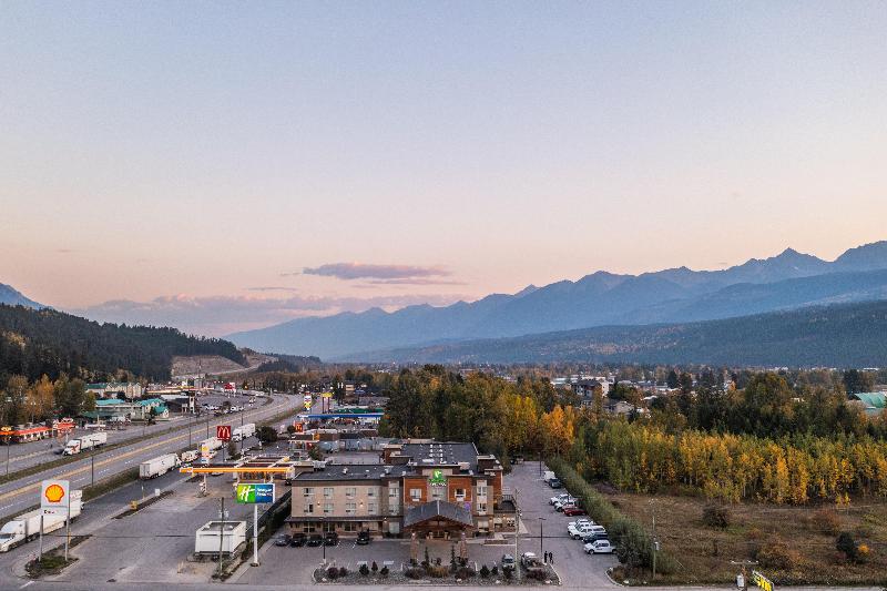 Holiday Inn Express Golden Kicking Horse