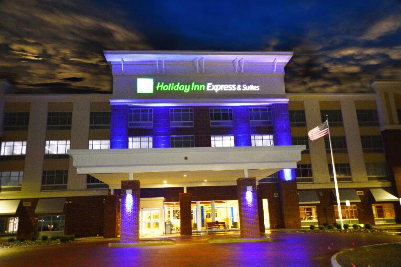 Holiday Inn Express Suites Toledo South Perrysburg