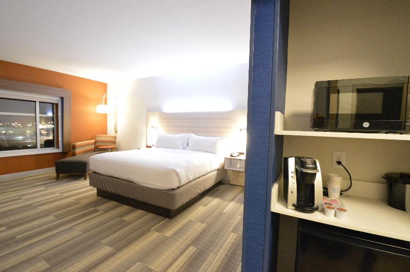 Hotel Holiday Inn Express and Suites Toledo South Perrys