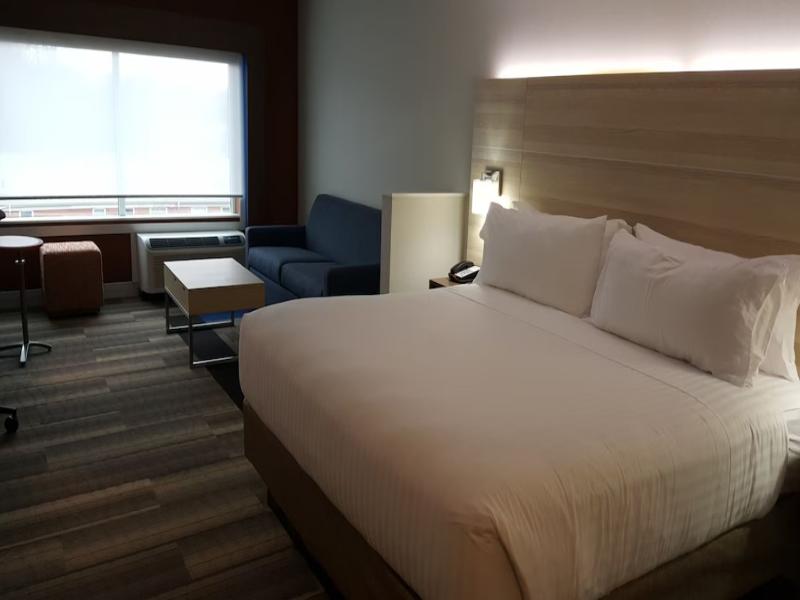 Holiday Inn Express and Suites Toledo West image