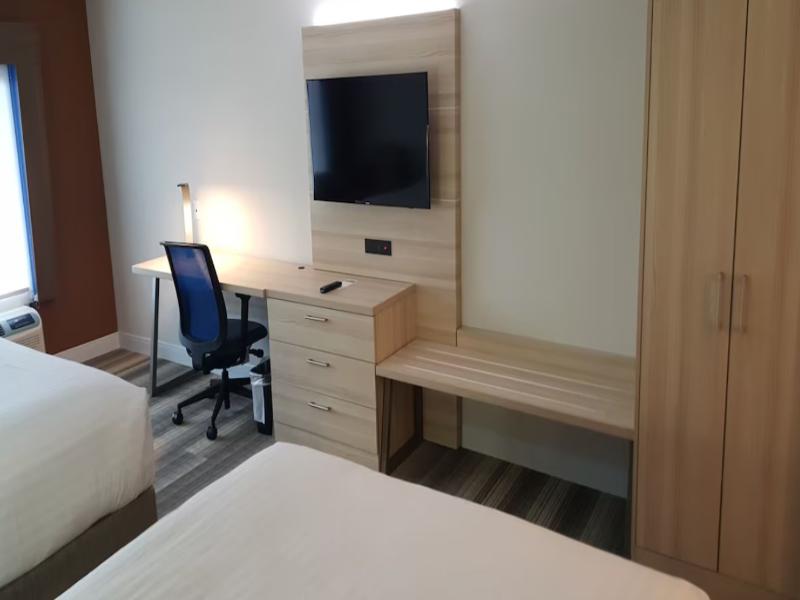 Holiday Inn Express and Suites Toledo West image