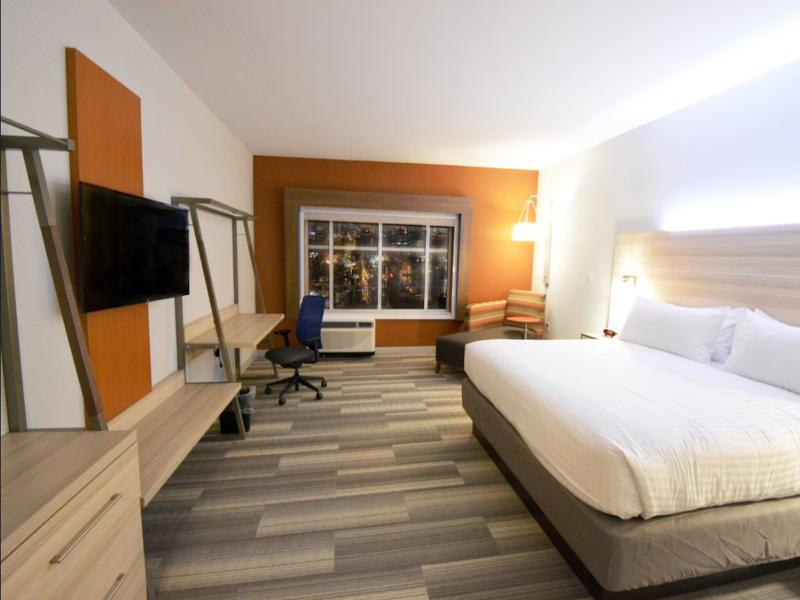 Holiday Inn Express and Suites Toledo West image
