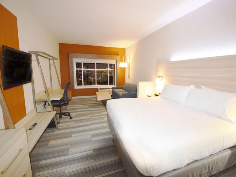 Holiday Inn Express and Suites Toledo West image