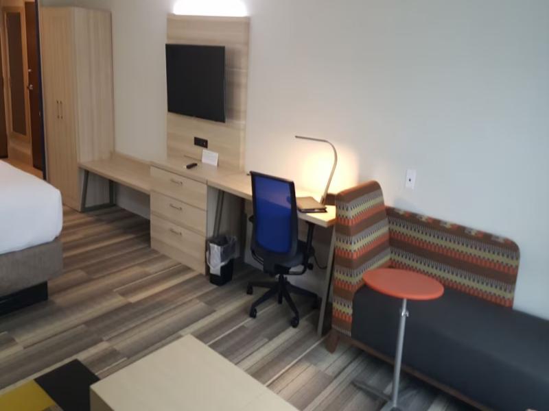 Holiday Inn Express and Suites Toledo West image