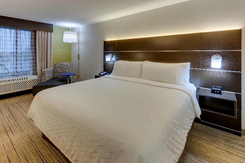Holiday Inn Express and Suites Troy image