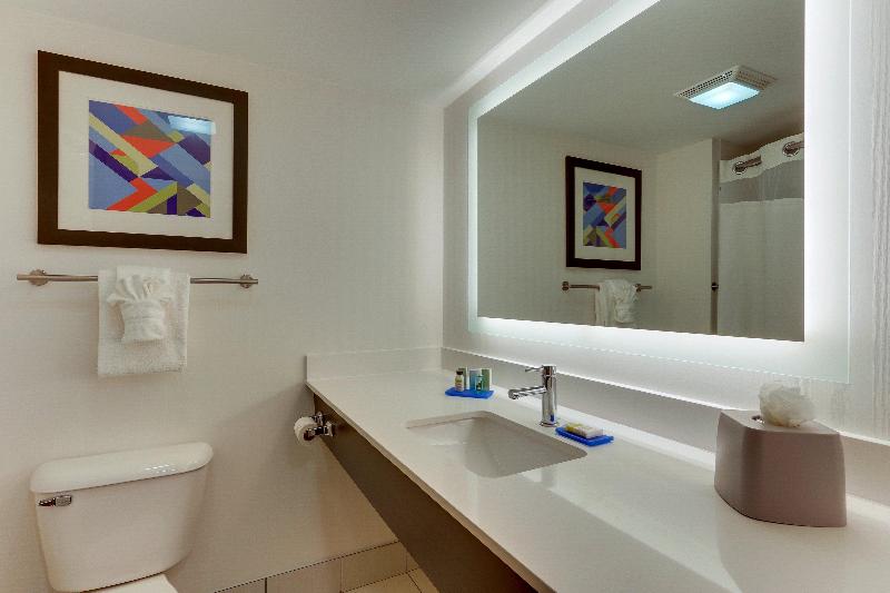 Holiday Inn Express and Suites Troy image
