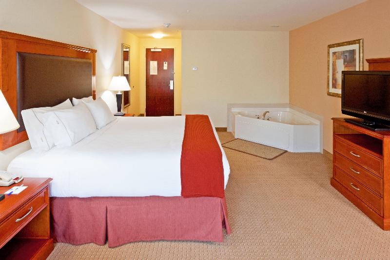 Holiday Inn Express and Suites Latham photo 11