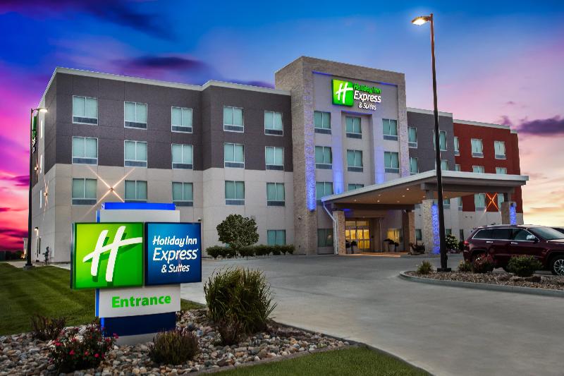 Holiday Inn Express and Suites Litchfield West image