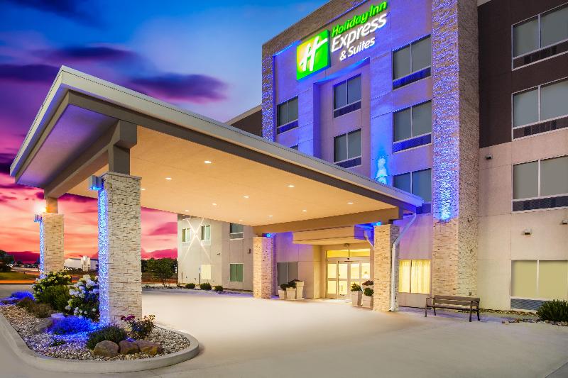 Holiday Inn Express and Suites Litchfield West image