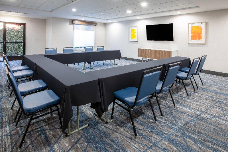 Holiday Inn Express & Suites Lathrop By IHG image