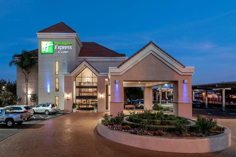 Holiday Inn Express & Suites Lathrop By IHG image