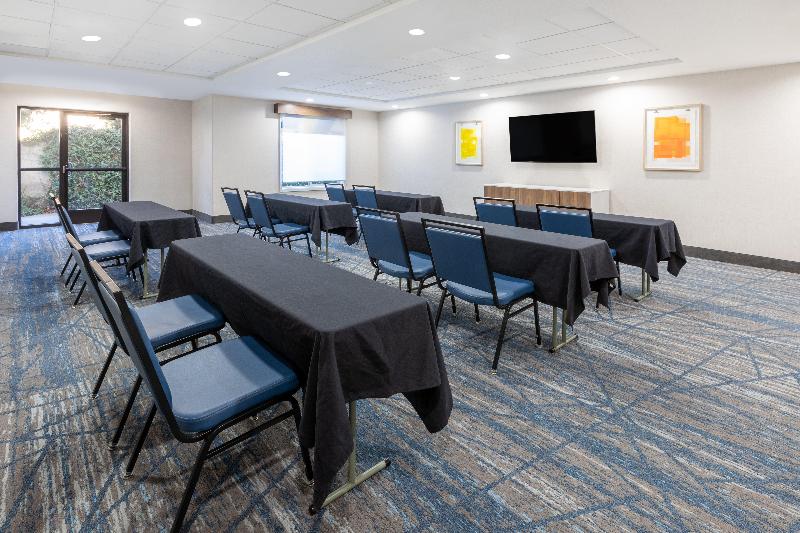 Holiday Inn Express & Suites Lathrop By IHG image