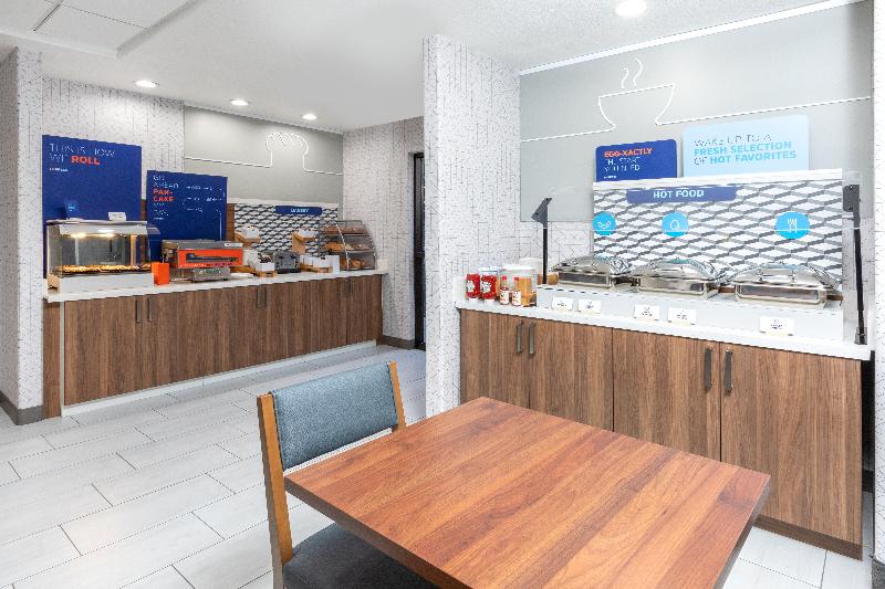 Holiday Inn Express & Suites Lathrop By IHG image