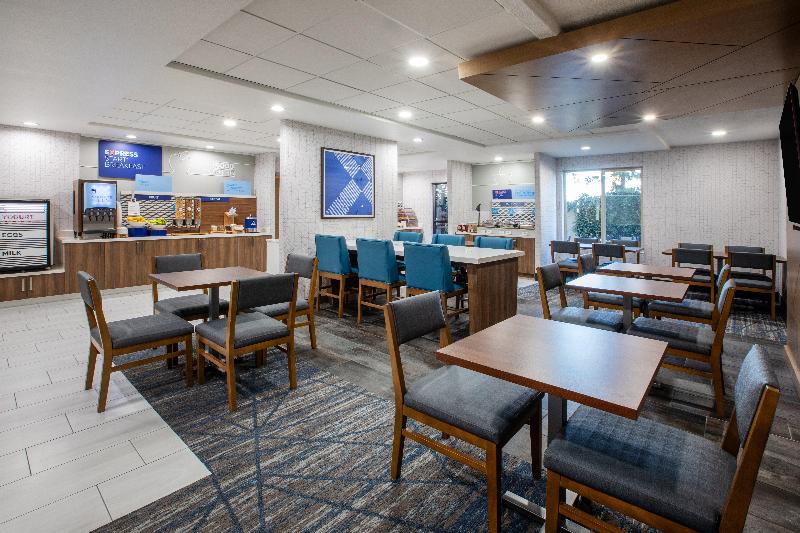 Holiday Inn Express & Suites Lathrop By IHG image