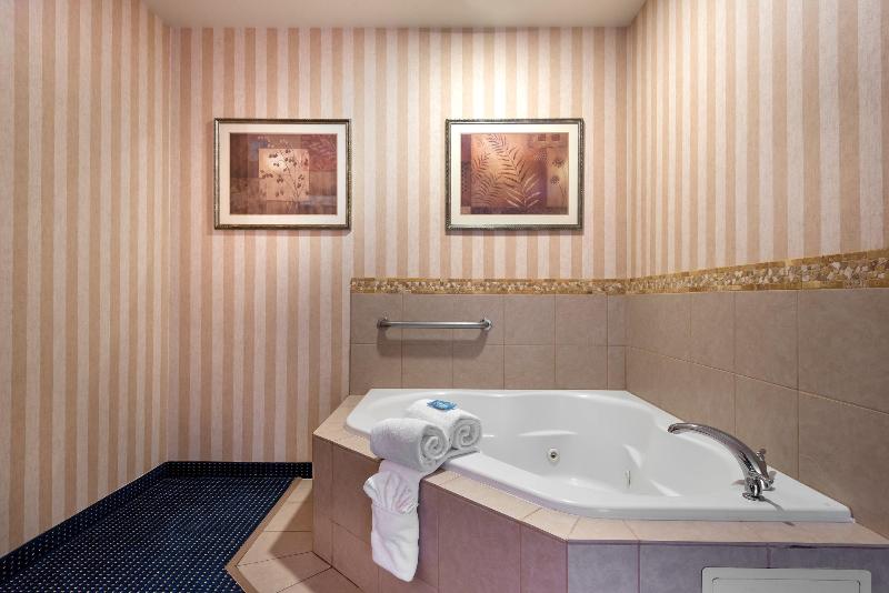 Holiday Inn Express & Suites Lathrop By IHG image