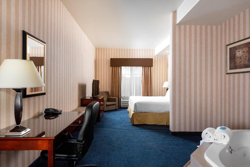 Holiday Inn Express & Suites Lathrop By IHG image