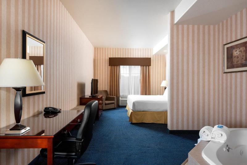 Holiday Inn Express & Suites Lathrop By IHG image