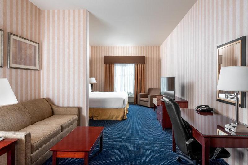 Holiday Inn Express & Suites Lathrop By IHG image