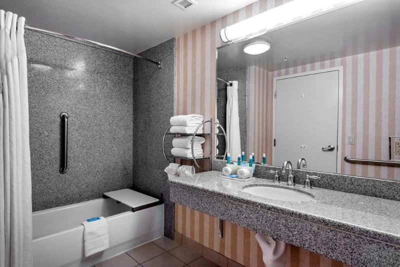 Holiday Inn Express & Suites Lathrop By IHG image