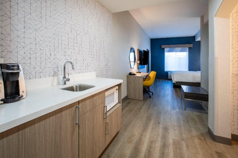 Holiday Inn Express & Suites Lathrop By IHG image