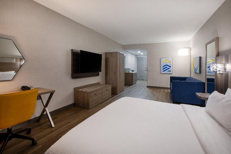 Holiday Inn Express & Suites Lathrop By IHG image